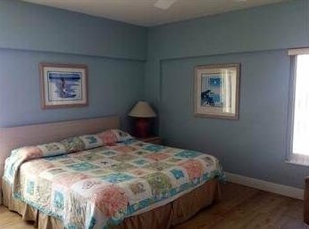 Island House Beach Resort 16 - Photo4
