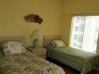 Island House Beach Resort 16 - Photo5
