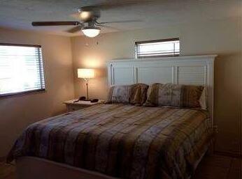 Island House Beach Resort 24 - Photo2