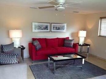 Island House Beach Resort 24 - Photo4