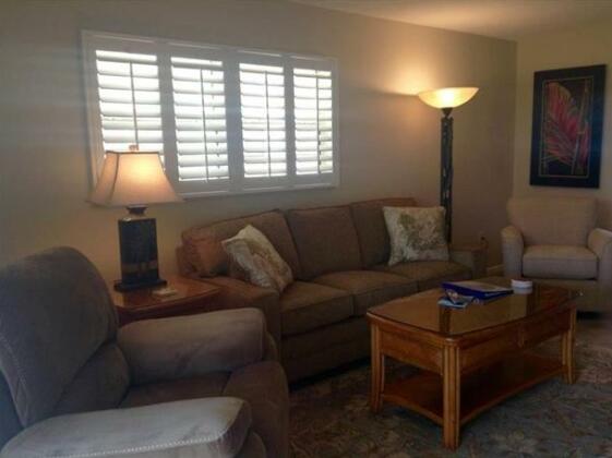 Island House Beach Resort 28 - Photo2