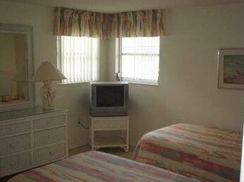 Island House Beach Resort 36 - Photo2