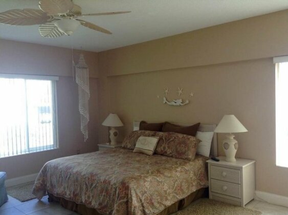 Island House Beach Resort 9 - Photo5