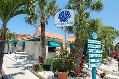 Siesta Key Beach Resort & Suites Pool & Tiki