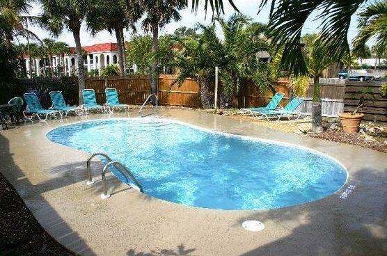 Tropical Breeze Resort Siesta Key - Photo2