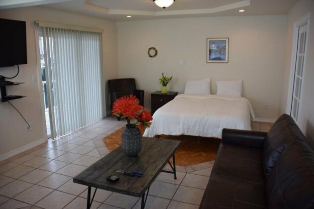 Longliner Lodge and Suites - Photo4