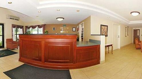 All Seasons Inn and Suites - Photo3