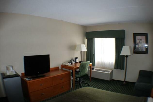All Seasons Inn and Suites - Photo5