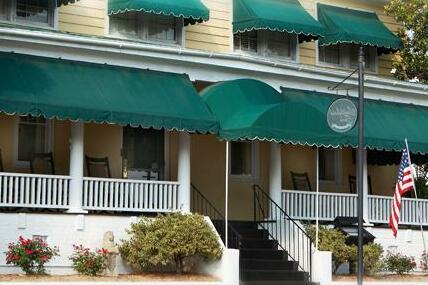 The Smithfield Inn Bed and Breakfast Restaurant and Tavern