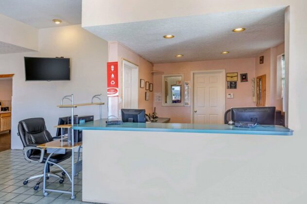 Econolodge Inn & Suites Socorro - Photo2