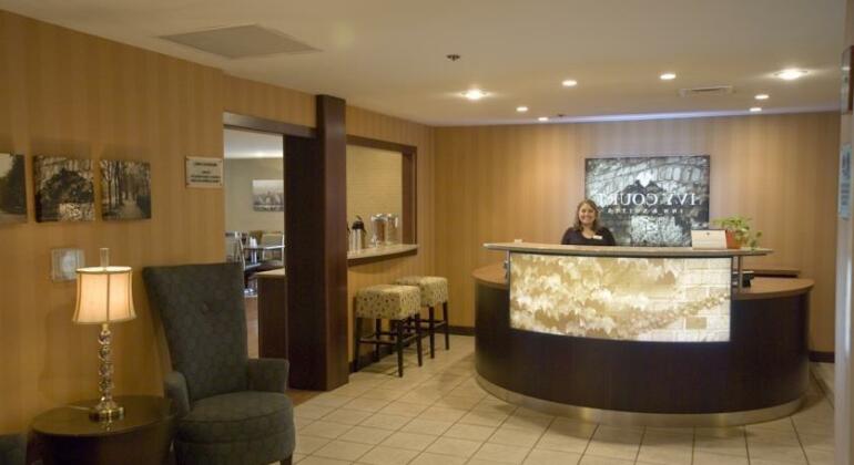 Ivy Court Inn and Suites - Photo2