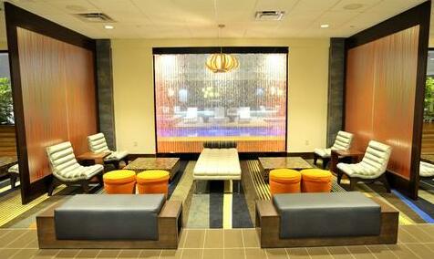 Holiday Inn and Suites Charleston West - Photo3