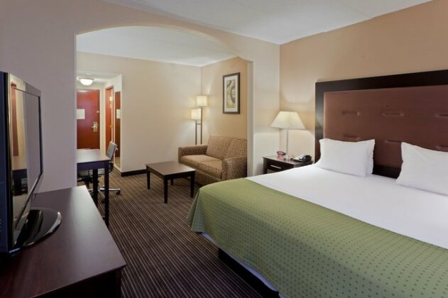 Holiday Inn Express Hotel & Suites Charleston-Southridge - Photo5