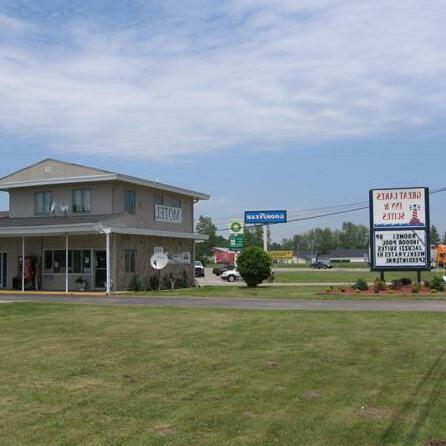 Great Lakes Inn & Suites - Photo3