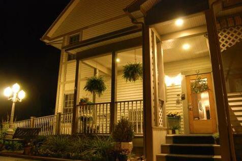 Inn at the Park Bed and Breakfast - Photo2