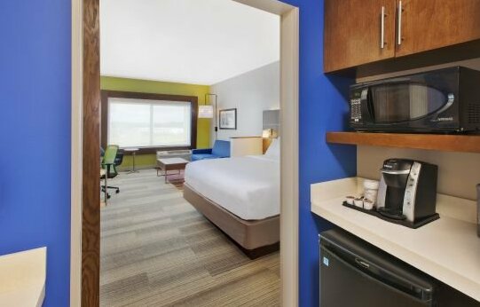 Holiday Inn Express and Suites South Hill - Photo4