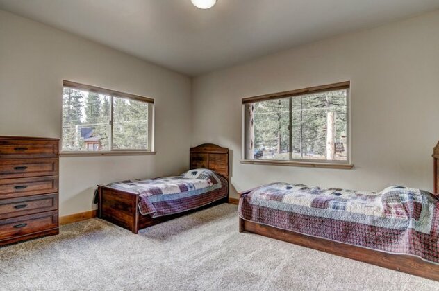 Bear Mountain Lodge - Four Bedroom Home - Photo3