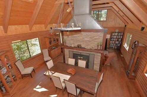 Lodge on 10 Acres - Photo2