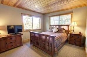 South Lake Tahoe 3 Br Home With Hot Tub On Back Deck Lta 8021 - Photo2