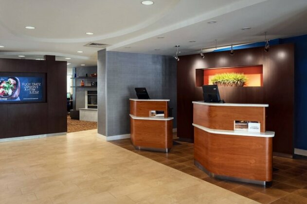Courtyard by Marriott Portland Airport - Photo3