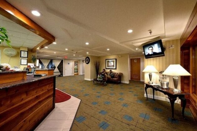 Ambassador Inn and Suites - Photo4