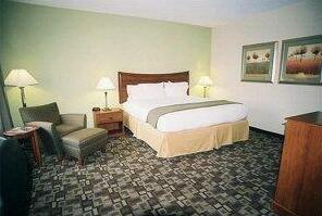 Holiday Inn Express Hotel & Suites Southern Pines - Photo2
