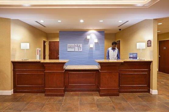 Holiday Inn Express Hotel & Suites Southern Pines - Photo4