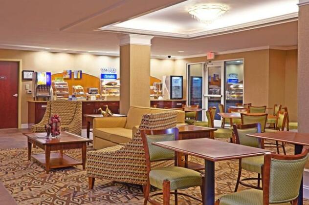 Holiday Inn Express Hotel & Suites Southern Pines - Photo5
