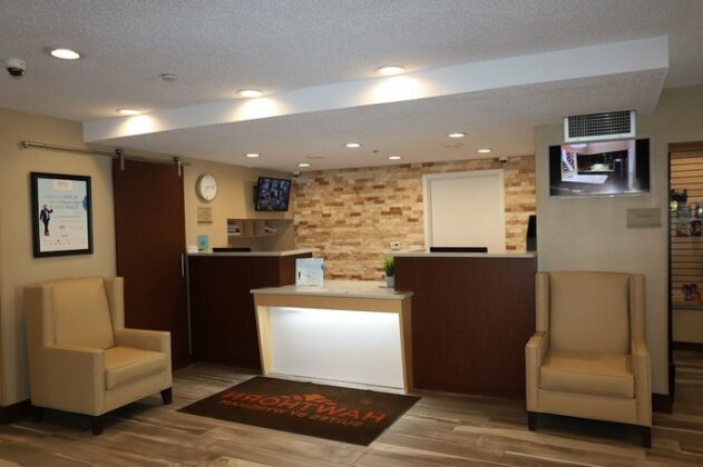 Hawthorn Suites by Wyndham Southfield - Photo4