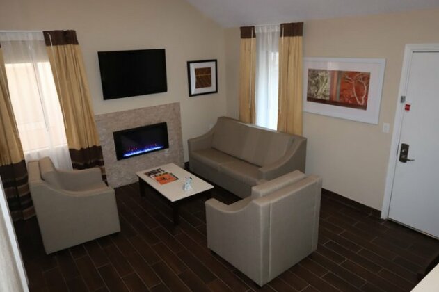 Hawthorn Suites by Wyndham Southfield - Photo5