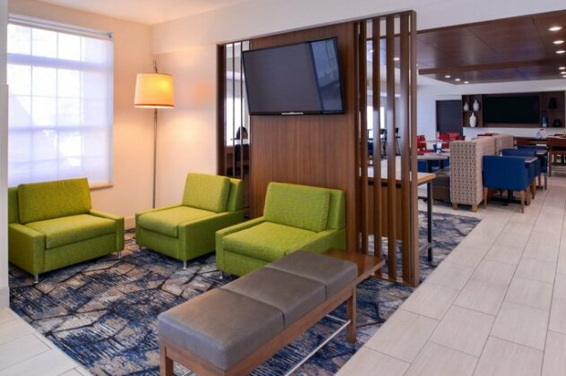Holiday Inn Express Hotel & Suites Southfield - Detroit - Photo3