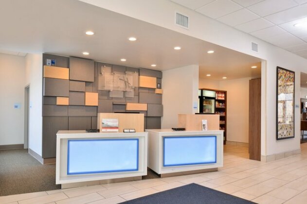 Holiday Inn Express & Suites - Southgate - Detroit Area - Photo3