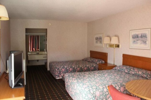 Town and Country Inn Suites Spindale - Photo2