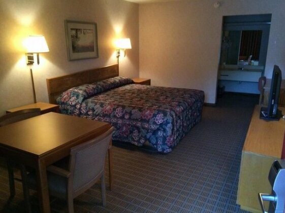 Town and Country Inn Suites Spindale - Photo3