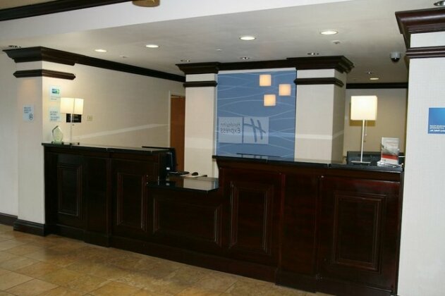 Holiday Inn Express Hotel & Suites Brooksville West - Photo4