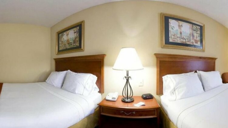 Holiday Inn Express Hotel & Suites Brooksville West - Photo5