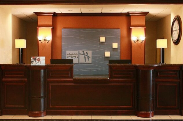 Holiday Inn Express Hotel & Suites Spring Hill - Photo3