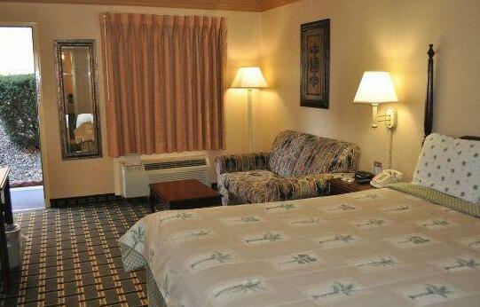 Executive Inn and Suites Springdale - Photo3
