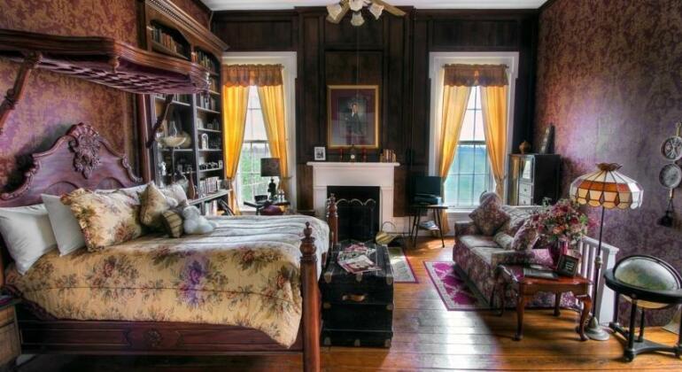 Historic Maple Hill Manor Bed & Breakfast - Photo2