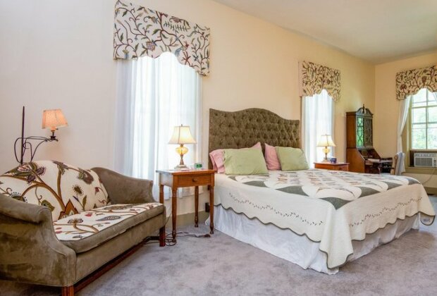 Emma's Bed and Breakfast - Photo2