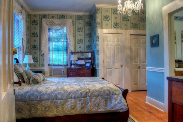 Emma's Bed and Breakfast - Photo3