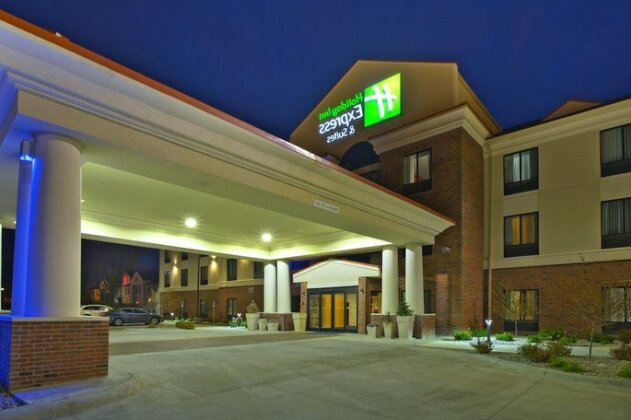 Holiday Inn Express & Suites Springfield - Photo2