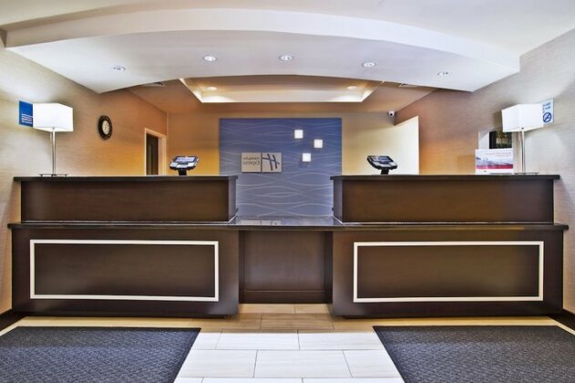 Holiday Inn Express & Suites Springfield - Photo4