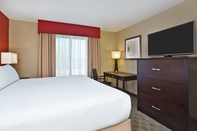Holiday Inn Express & Suites Springfield - Photo5