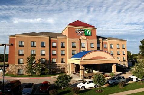 Holiday Inn Express and Suites Springfield Medical District - Photo3