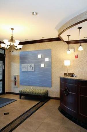 Holiday Inn Express and Suites Springfield Medical District - Photo4