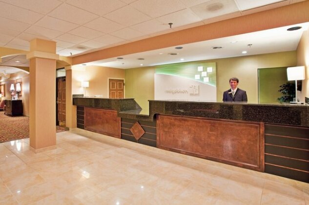 Holiday Inn Hotel & Suites Springfield - Photo2
