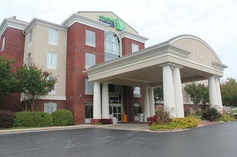 Holiday Inn Express & Suites Starkville - Photo2
