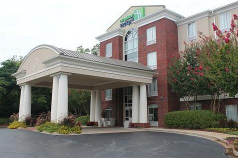 Holiday Inn Express & Suites Starkville - Photo3