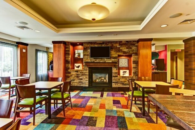 Fairfield Inn & Suites by Marriott State College - Photo4